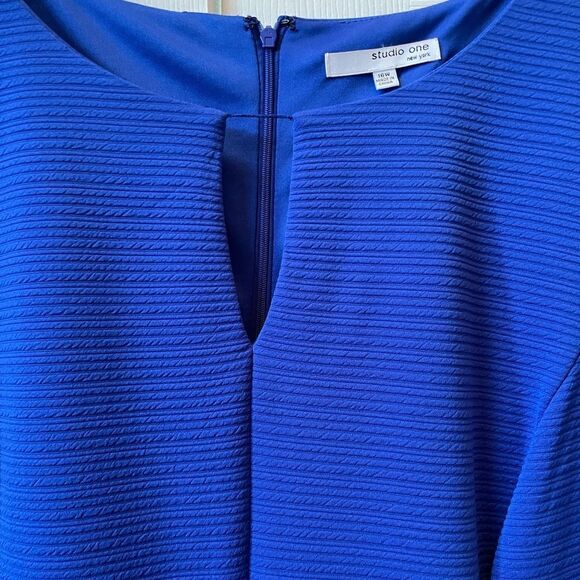 COBALT BLUE FRONT PLEATED SHORT SLEEVE DRESS BY STUDIO ONE SIZE 16W - Picture 3 of 6
